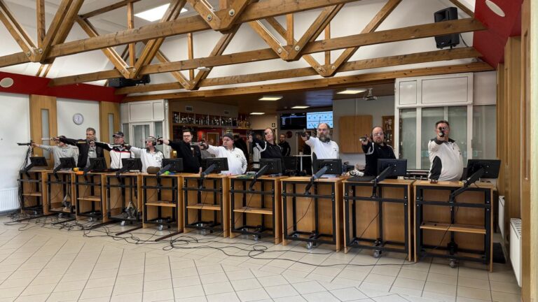Spannender Wettkampftag der Bezirksliga Luftpistole im Icker Schützenhaus